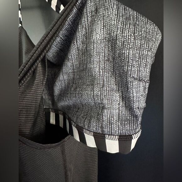 Lululemon Restless Run Tank Top Black White Stripe Built in Bra Sinch Waist Sz 6 - Picture 4 of 11
